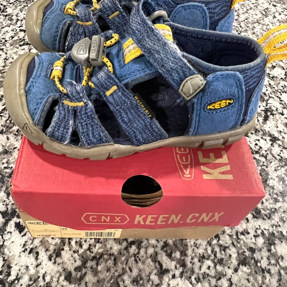 Toddler size 8 Keens